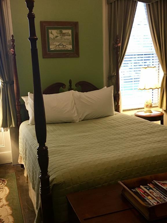 Munro House Bed And Breakfast Jonesville Экстерьер фото