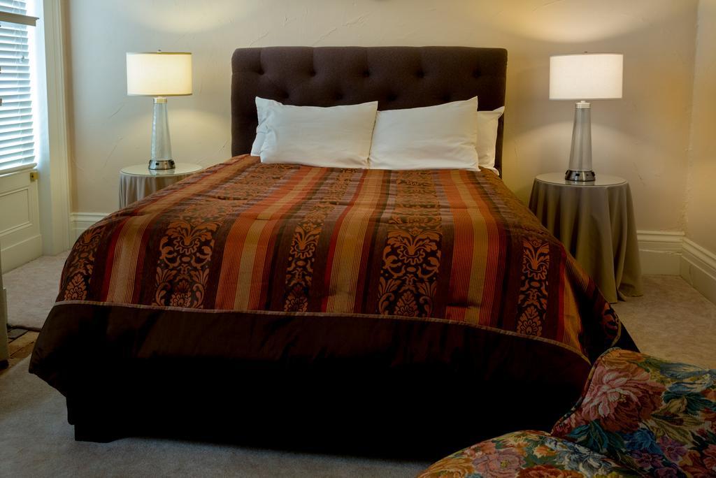 Munro House Bed And Breakfast Jonesville Экстерьер фото