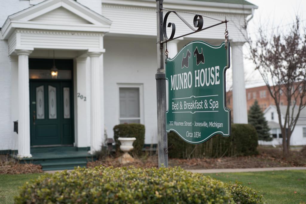 Munro House Bed And Breakfast Jonesville Экстерьер фото